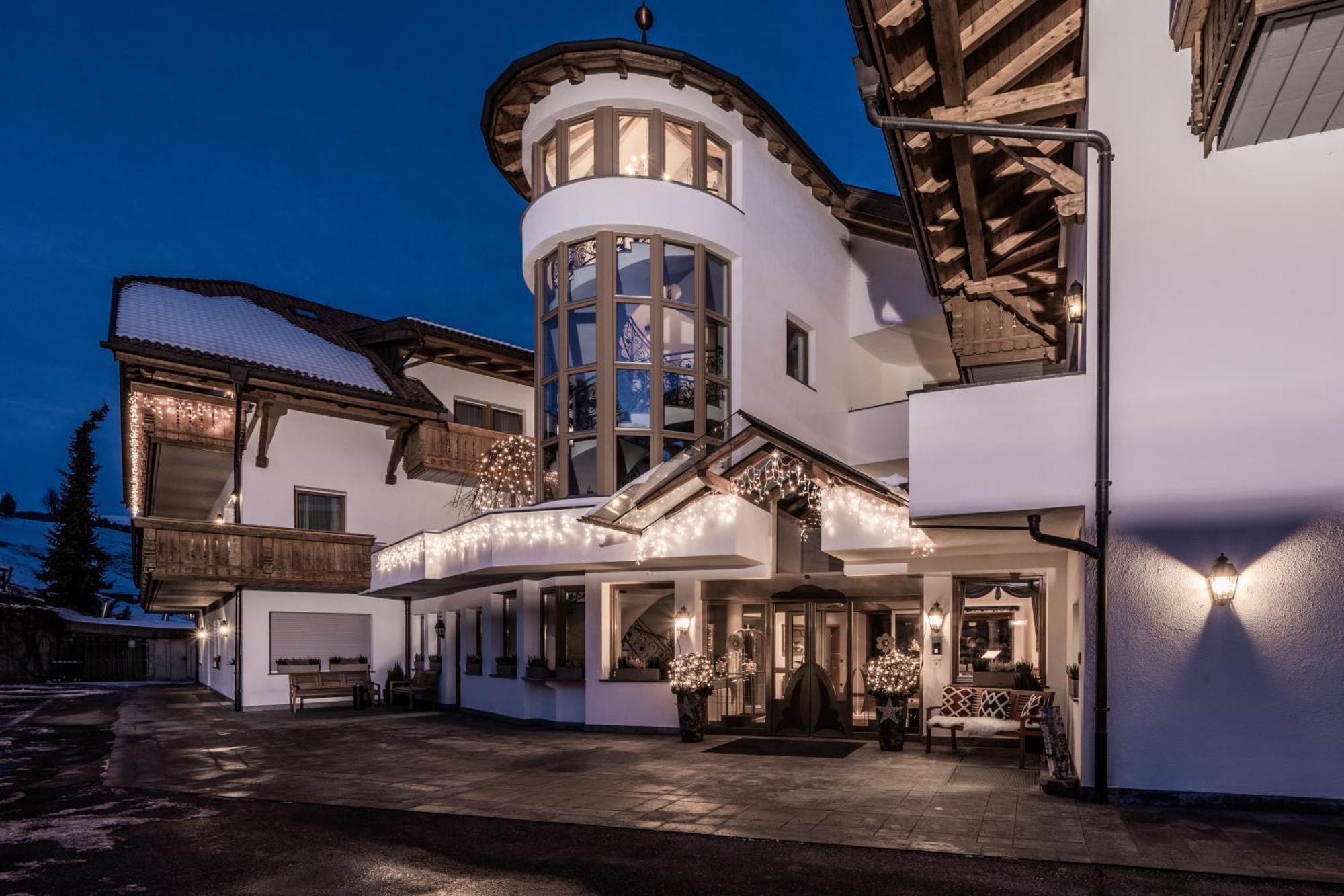 Hotel Christoph Olang Екстер'єр фото