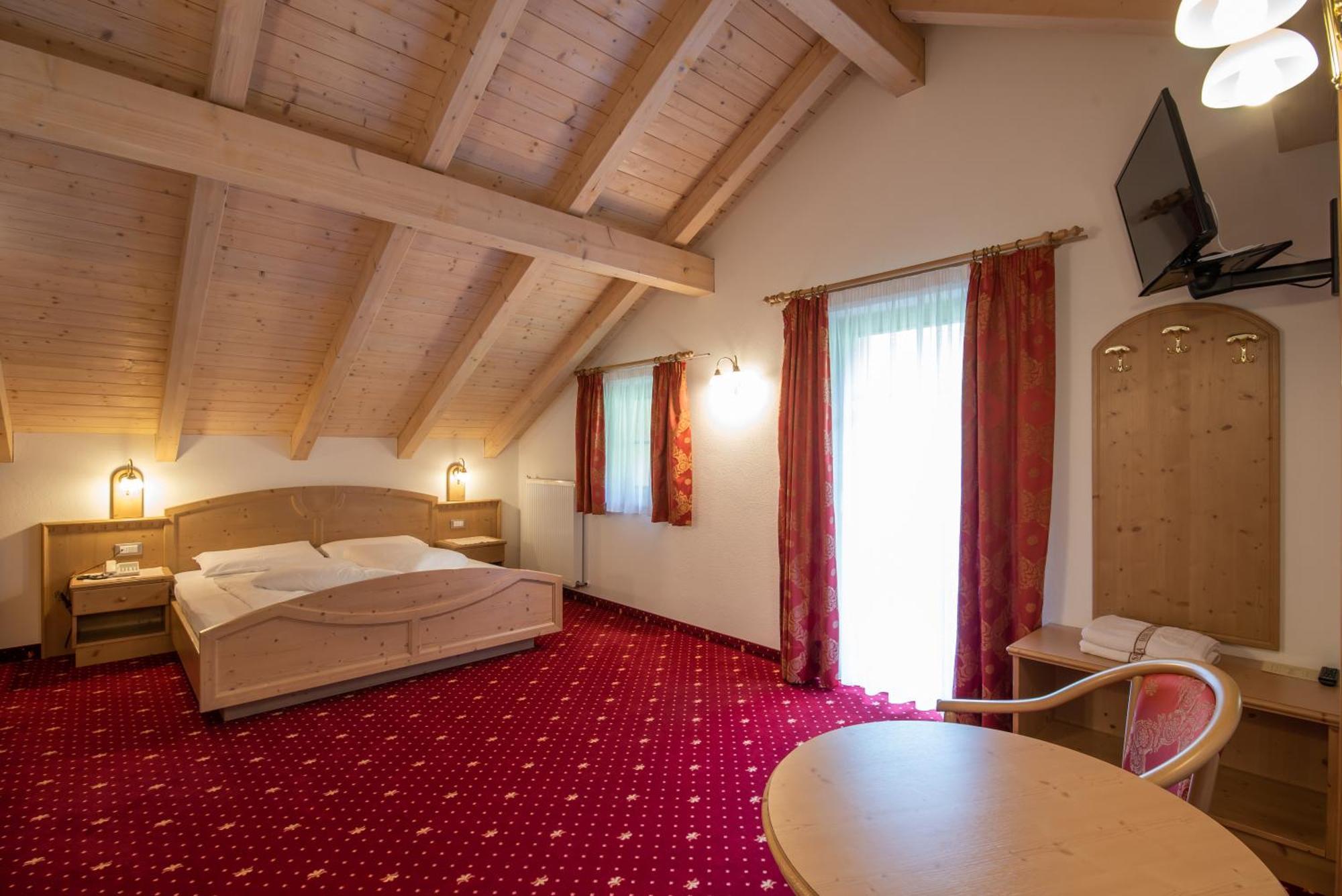 Hotel Christoph Olang Екстер'єр фото