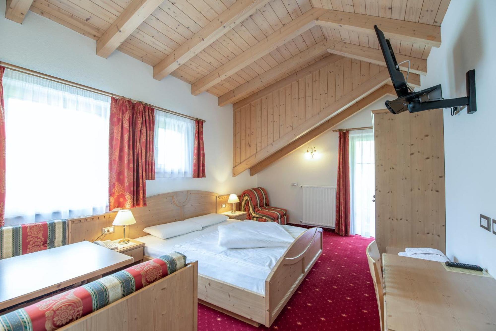 Hotel Christoph Olang Екстер'єр фото