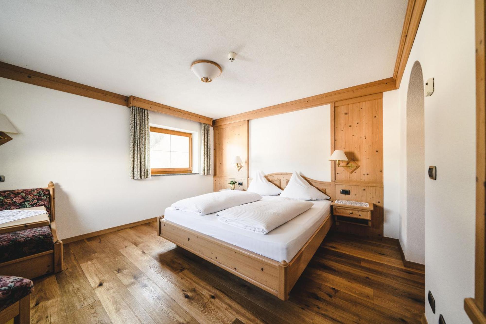 Hotel Christoph Olang Екстер'єр фото